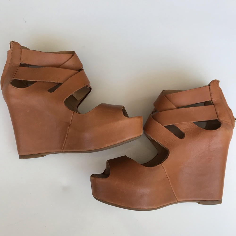Dolce Vita wedge sandal size 6